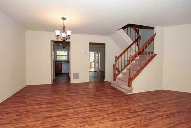 Foto del edificio - Fantastic 3br End-Unit Town Home in highly sought Silver Spring Neighborhood - Ready mid-June
