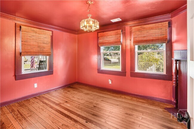 Building Photo - 2025 Texas Ave