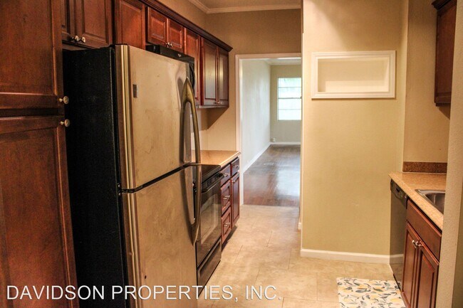 Building Photo - 2 br, 1 bath House - 3901 N New Braunfels