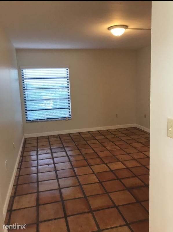 Building Photo - 1350 SW 122nd Ave
