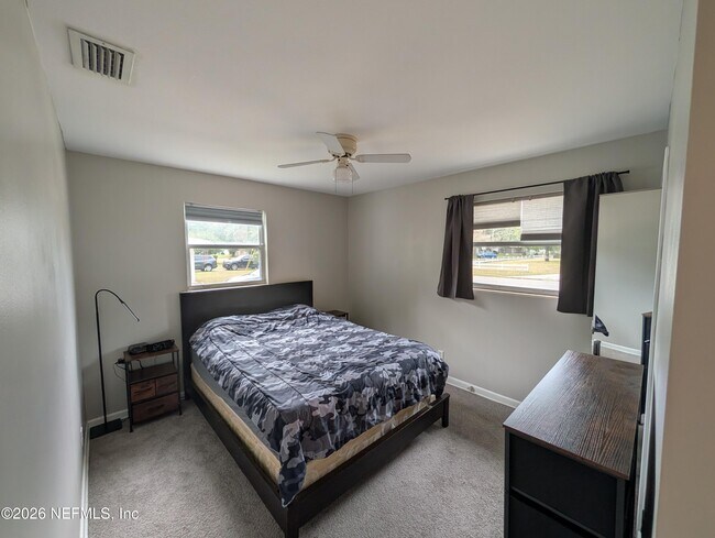 Foto del edificio - 1657 Louvre Dr