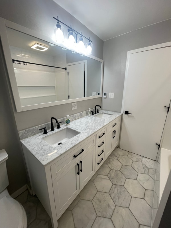 Building Photo - 5965 Teakwood Dr