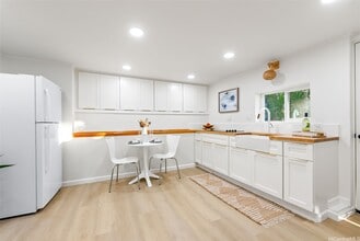 Building Photo - 1570 Ohu St