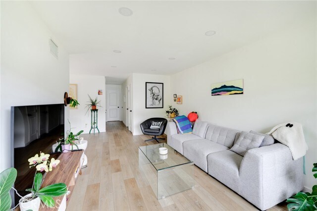 Foto del edificio - 8792 Wyngate St
