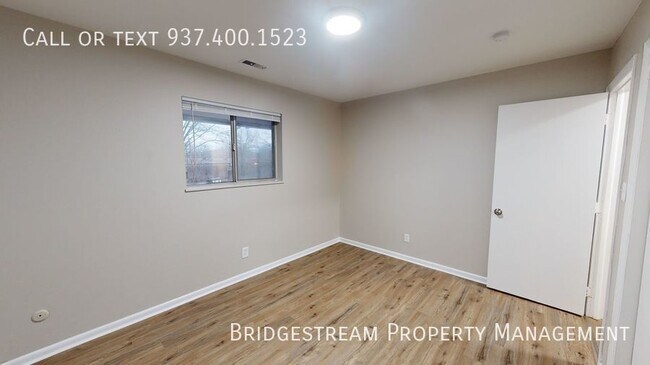 Building Photo - 1/2 OFF 1ST MONTH'S RENT! - Updated upstai...