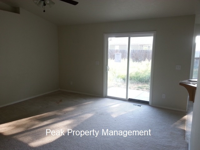 Building Photo - 24468 Chestnut Dr
