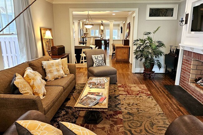 Sala de estar - 313 Walnut Ave