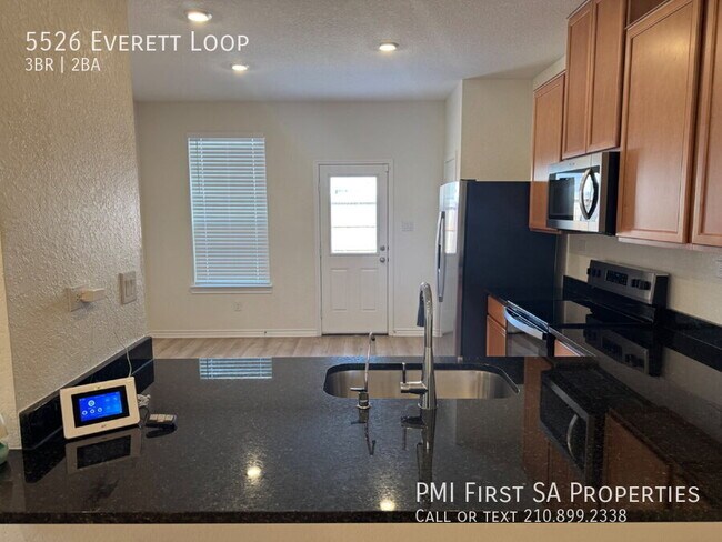 Foto del edificio - 5526 Everett Loop