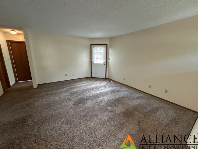 Building Photo - Willow Ln. 2313 - 15