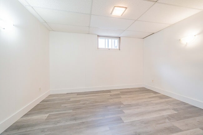 Building Photo - 371 Ambrose St