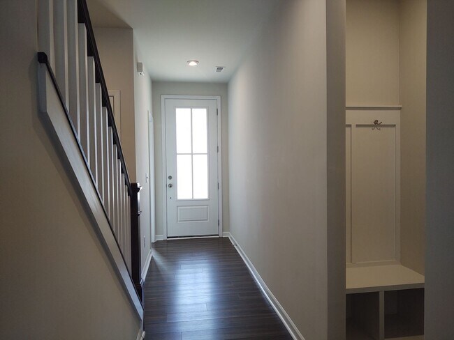Foto del edificio - Move-in ready Townhome located in the Perg...