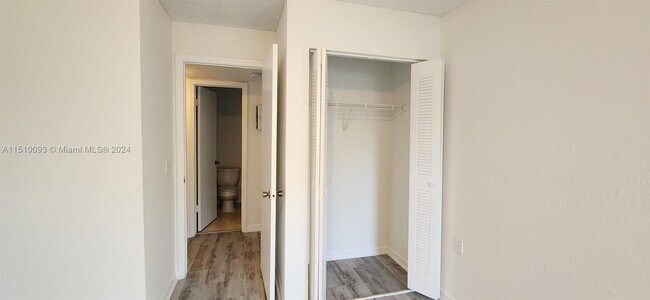 Foto del edificio - 1401 Village Blvd