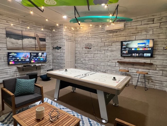 Building Photo - 910 Oxford Dr