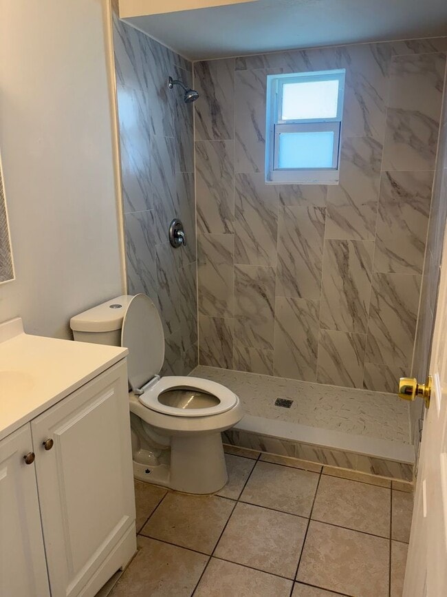 Building Photo - 919 Cape Coral Pkwy W