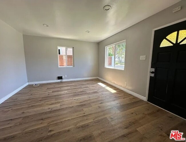 Foto del edificio - 2221 Bataan Rd