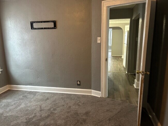 Building Photo - 4207 Devonshire Road, Unit 4207