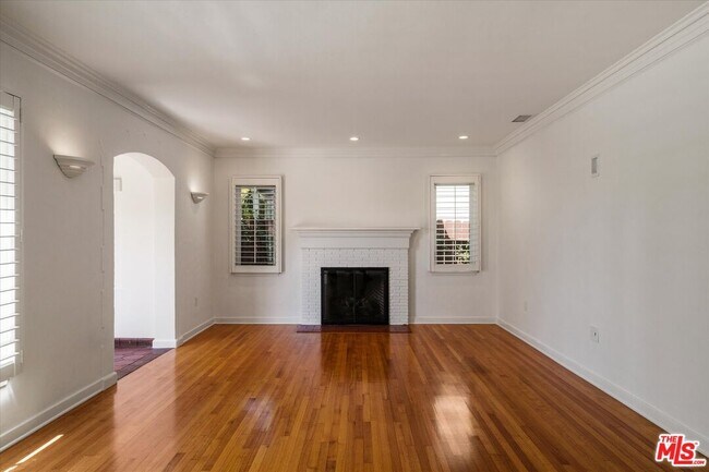 Building Photo - 627 26th St