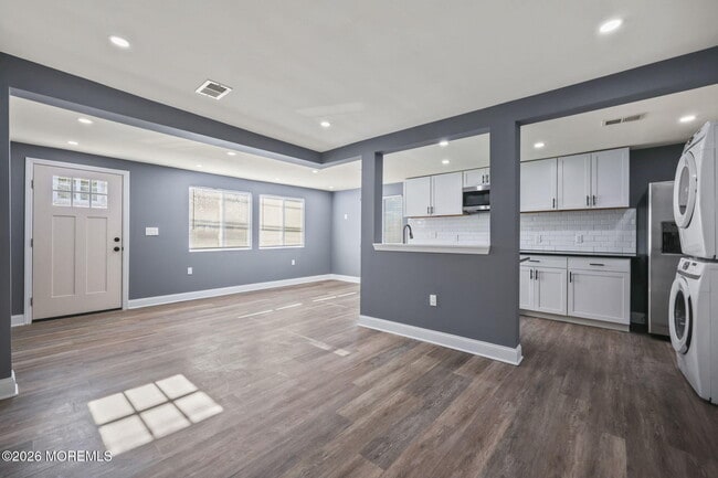 Building Photo - 143 Center Ave