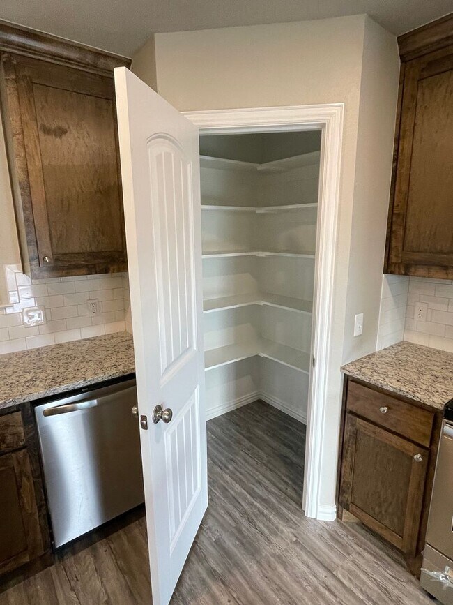 Building Photo - Beautiful 3/2 home in convenient location