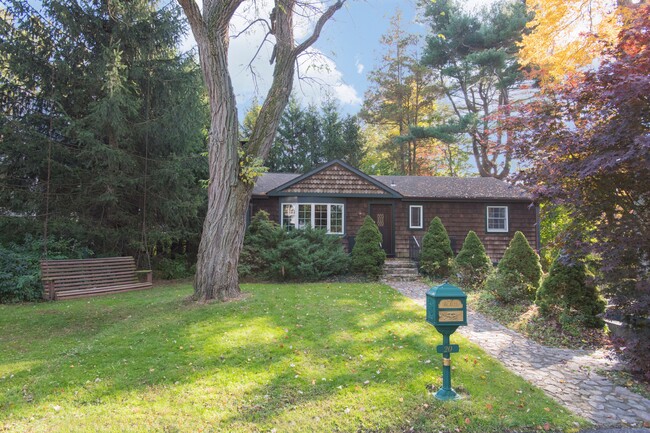 Building Photo - 20 Maple Dr