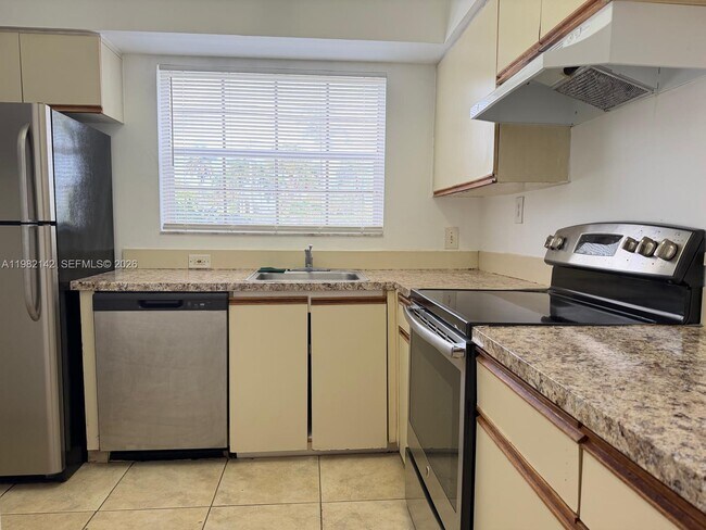 Foto del edificio - 680 Cypress Club Way