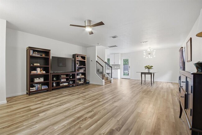 Building Photo - 2106 Stonehaven