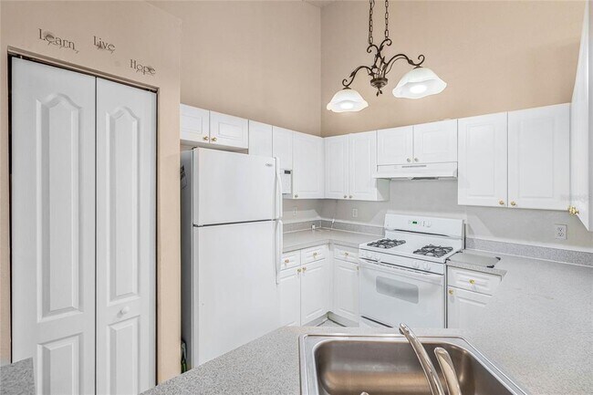 Building Photo - 3397 S Kirkman Rd