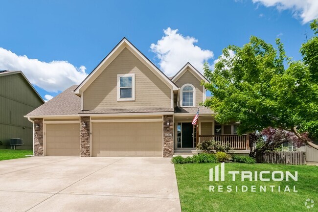 Building Photo - 18404 Rock Ridge N