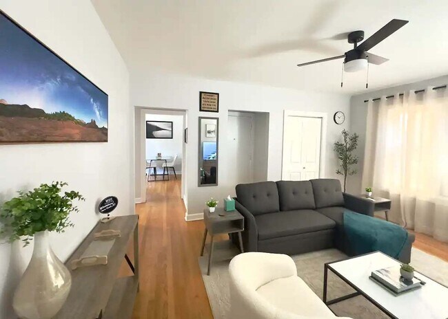 Foto del edificio - 6443 N Hamilton Ave
