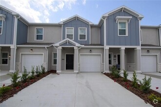 Building Photo - 2500 Skyline Lp