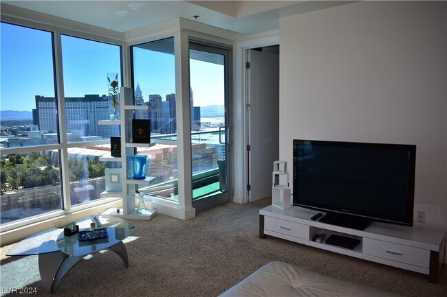 Building Photo - 4525 Dean Martin Dr