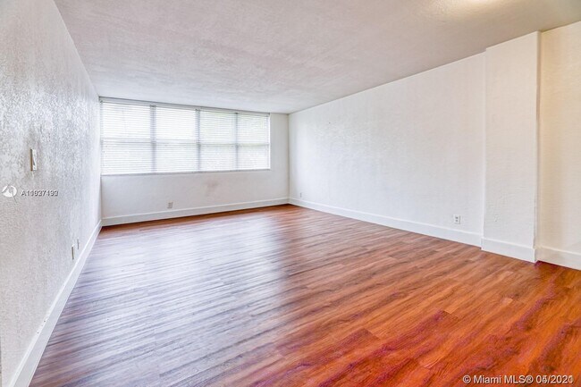 Foto del edificio - 9001 SW 77th Ave