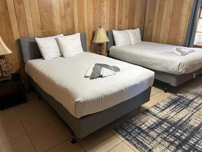 Building Photo - 4629 Rosemont Dr