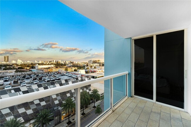 Building Photo - 1800 Sunset Harbour Dr