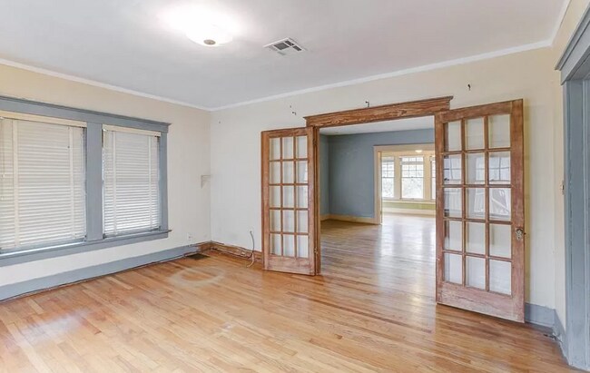 Building Photo - 703 Avondale St