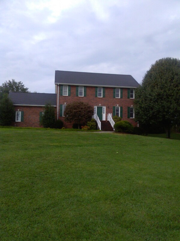 Foto principal - 215 Apple Ridge Dr