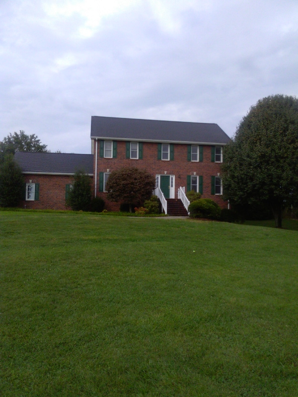 Building Photo - 215 Apple Ridge Dr