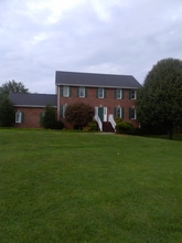 Building Photo - 215 Apple Ridge Dr