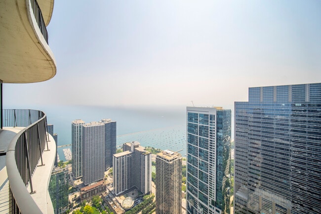 Foto del edificio - 225 N Columbus Dr