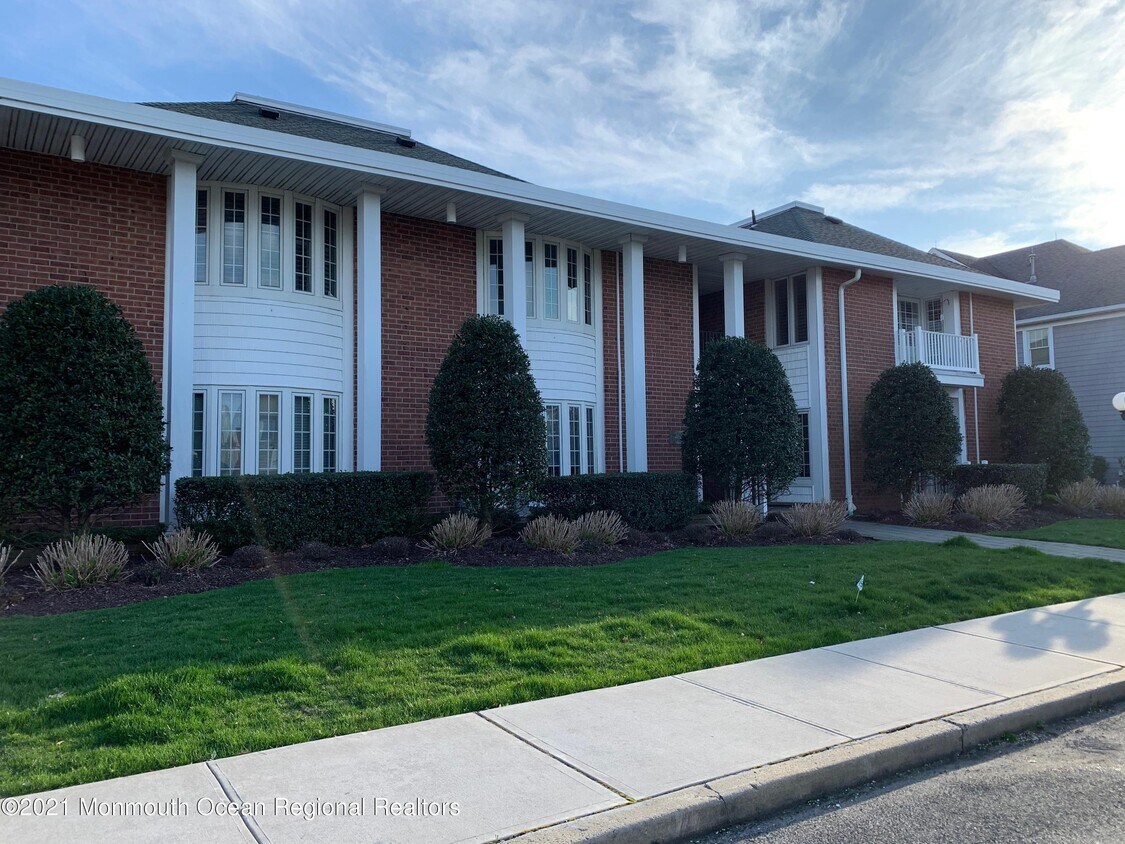 Foto principal - 534 Washington Blvd