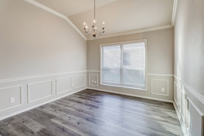 Foto del edificio - 903 Grouse Rd