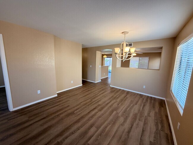 Foto del edificio - Charming 3Bdm 2Ba N. Phoenix Home with NO Carpets!