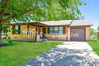 Building Photo - 3504 Hilton Dr