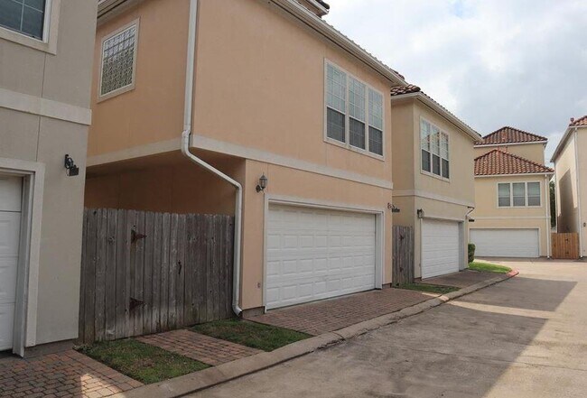 Building Photo - 7203 Crystal Way