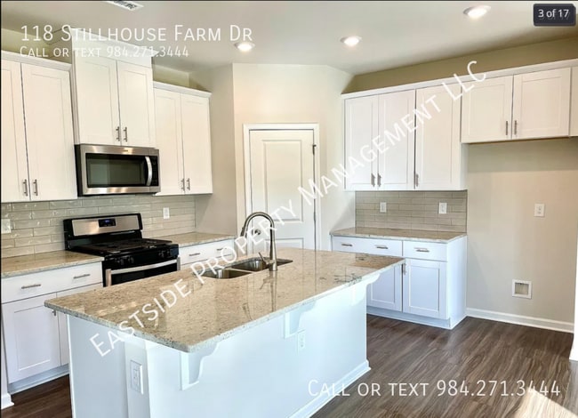 Foto del edificio - 118 Stillhouse Farm Dr