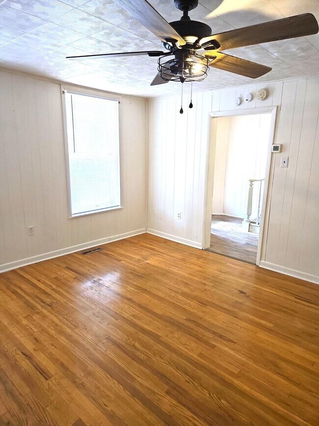 Foto del edificio - Spacious 3-bedroom single-family home in C...