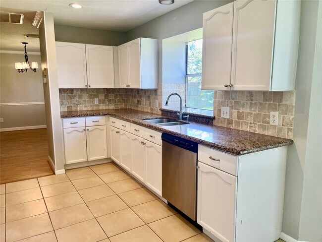 Building Photo - 218 Birch Hill Dr