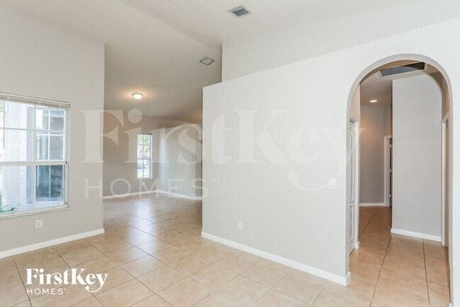 Building Photo - 1700 NE 37th Pl