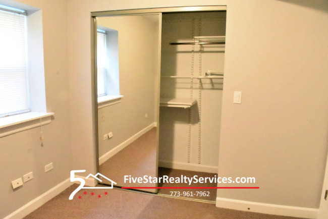 Foto del edificio - 4921 N Winthrop Ave