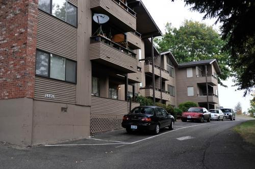 Building Photo - 2 bedroom in Bellevue WA 98006